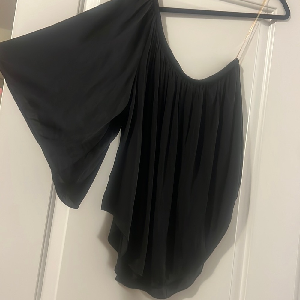 One shoulder drapy top